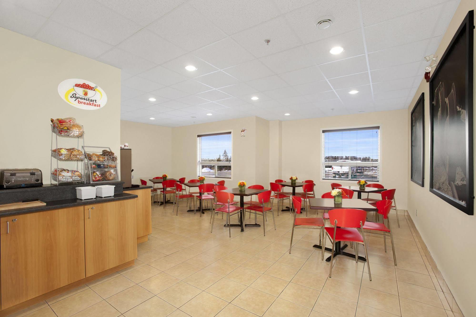 Super 8 By Wyndham Red Lake On Екстериор снимка